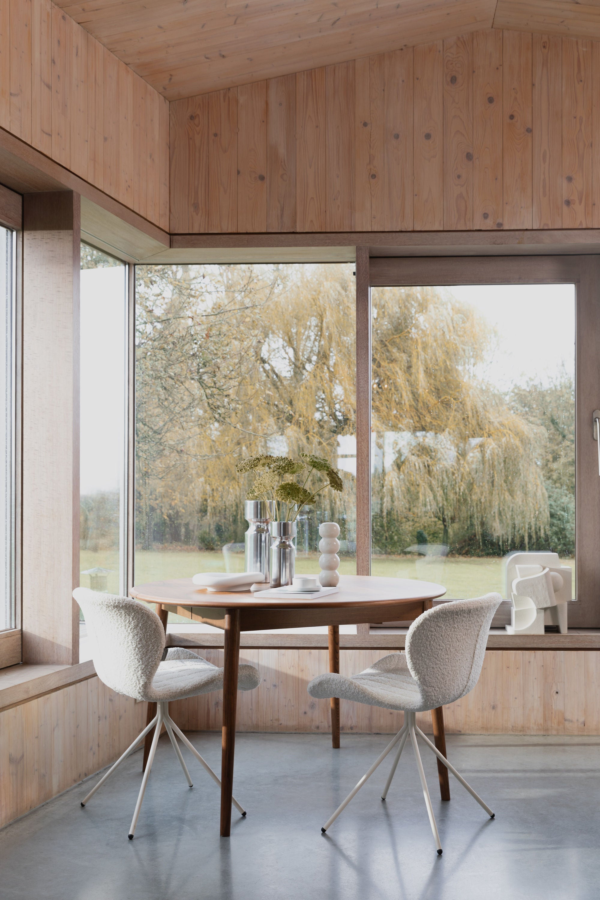 Zuiver Twist Walnut Brown Wood Extending Round Dining Table